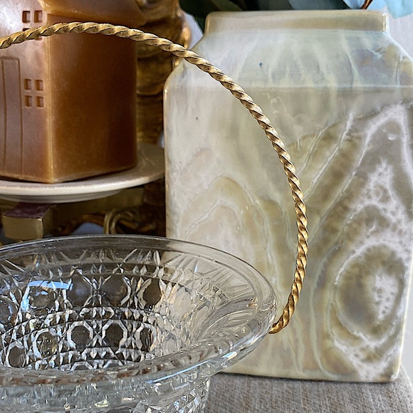 Vintage AVON Fostoria Glass Basket - Picture 6 of 9